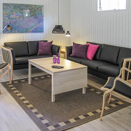 Pet Friendly In Aakirkeby With Kitchen