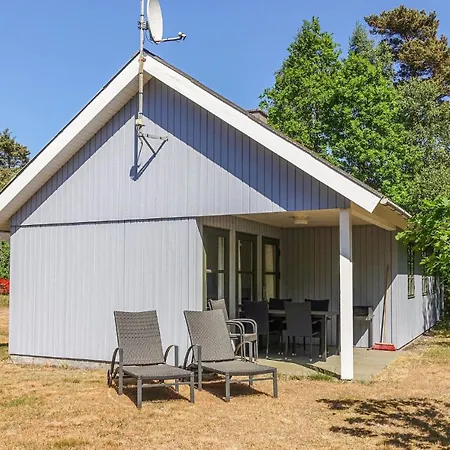Pet Friendly In Aakirkeby With Kitchen Holiday home *