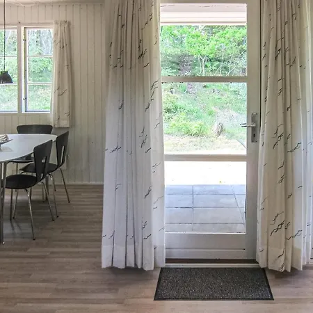 Holiday home Pet Friendly In Aakirkeby With Kitchen *