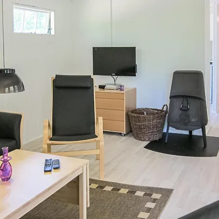 Pet Friendly In Aakirkeby With Kitchen Holiday home