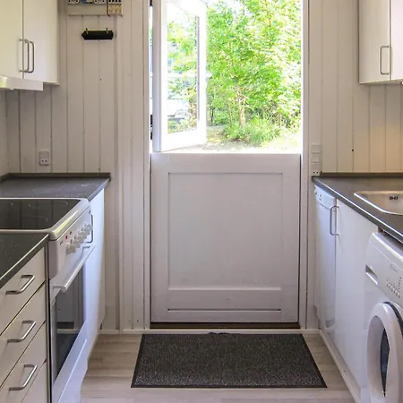 Pet Friendly In Aakirkeby With Kitchen Holiday home Vester Somarken