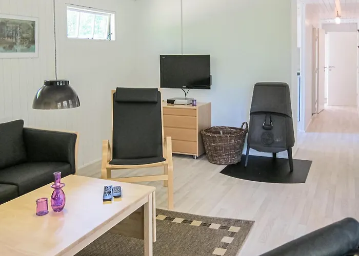 Awesome In Aakirkeby With Wifi Сasa de vacaciones