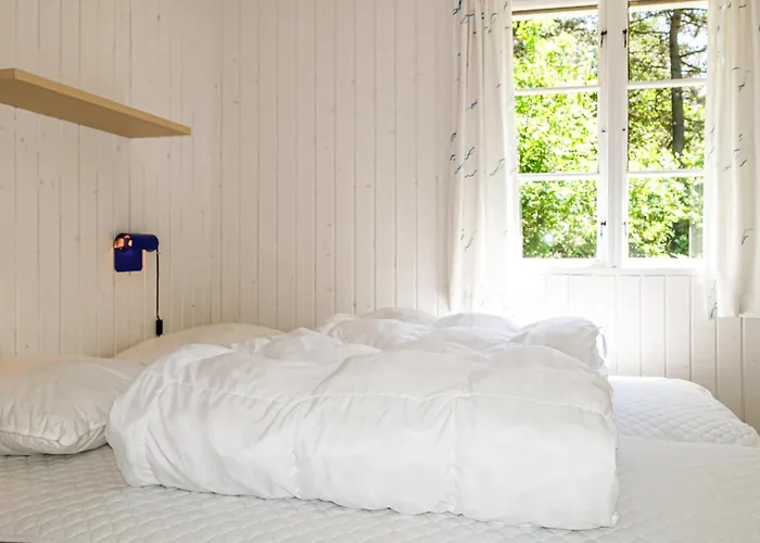 Дом отдыха Awesome In Aakirkeby With Wifi Vester Somarken