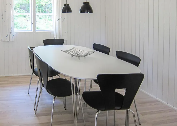 Awesome In Aakirkeby With Wifi Дом отдыха